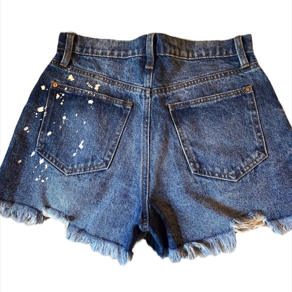 💙 NO BOUNDARIES Jean Shorts - Picture 2 of 4